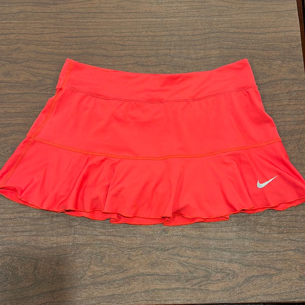 Women’s Medium Nike Dri-Fit Tennis Skort!